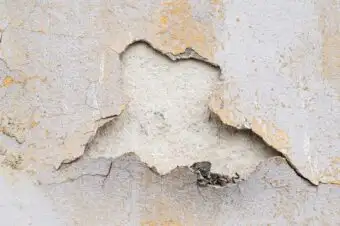 House in Los Angeles with cracks in wall from earthquake