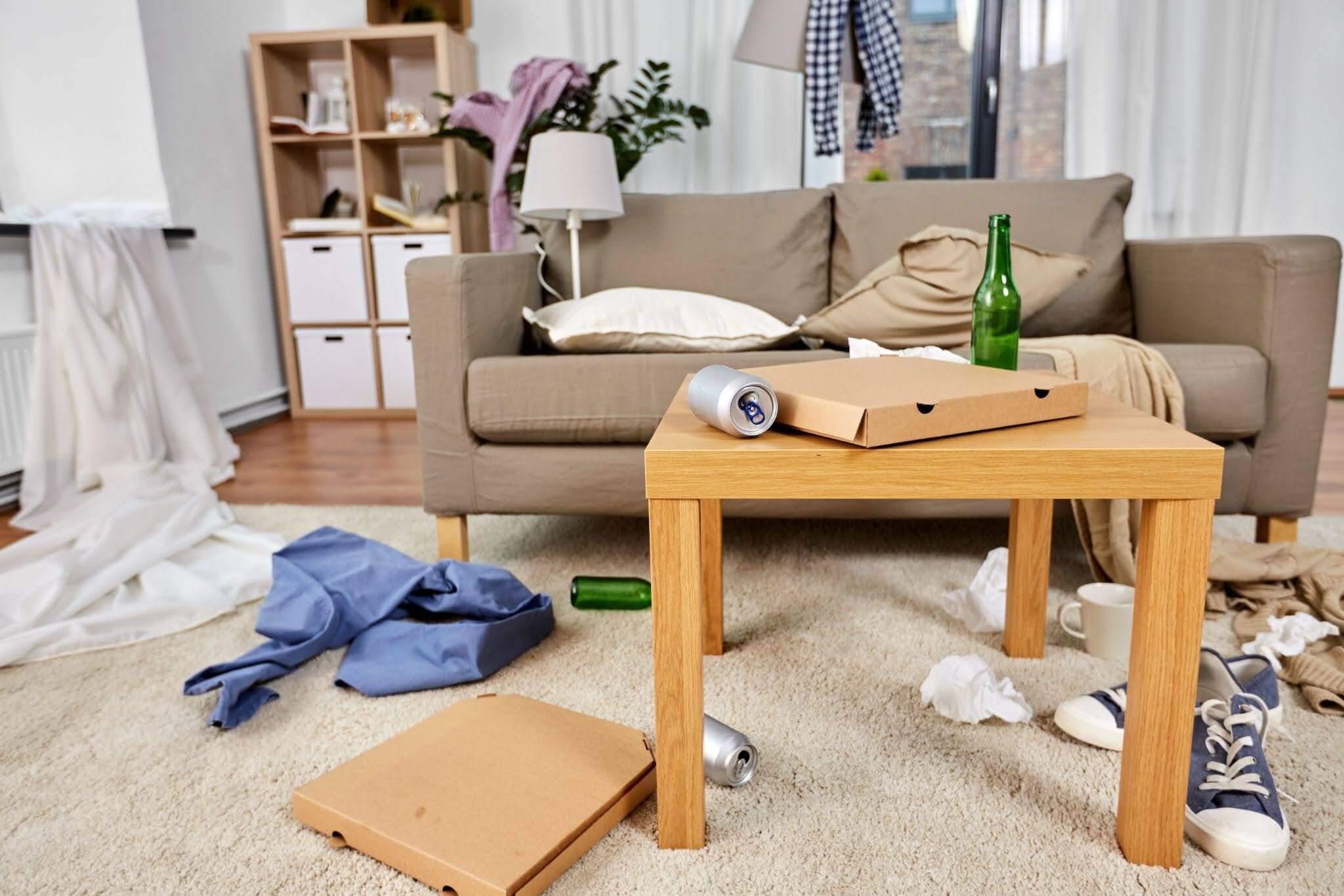 Messy house A messy house, implying bad tenants are causing issues
